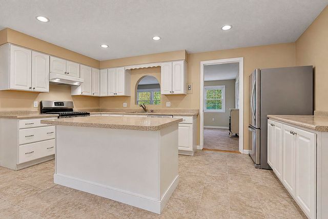 32 Greeley Street, Hudson, NH 03051