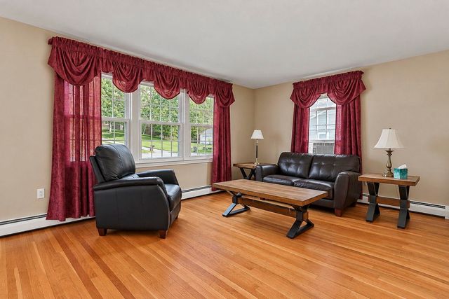 32 Greeley Street, Hudson, NH 03051