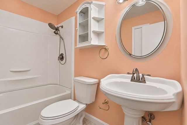 32 Greeley Street, Hudson, NH 03051