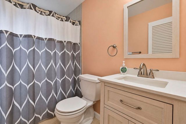 32 Greeley Street, Hudson, NH 03051