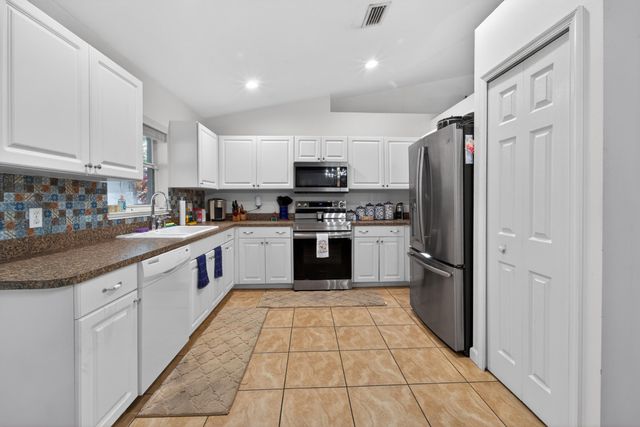 706 Osceola Avenue, Fort Pierce, FL 34982