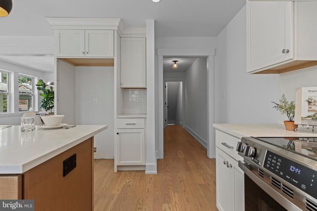 142 MERION AVE, Narberth, PA 19072