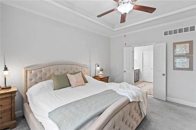 605 SE Colonial Drive, Blue Springs, MO 64014