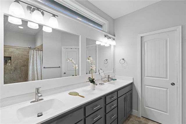 605 SE Colonial Drive, Blue Springs, MO 64014