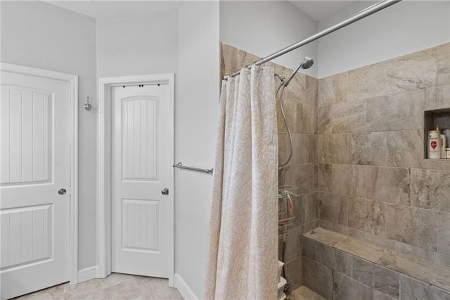 605 SE Colonial Drive, Blue Springs, MO 64014