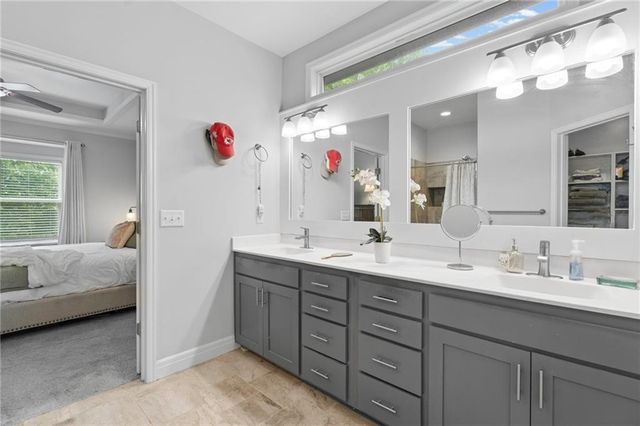 605 SE Colonial Drive, Blue Springs, MO 64014
