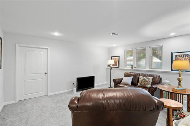 605 SE Colonial Drive, Blue Springs, MO 64014