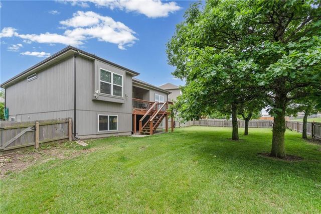 605 SE Colonial Drive, Blue Springs, MO 64014
