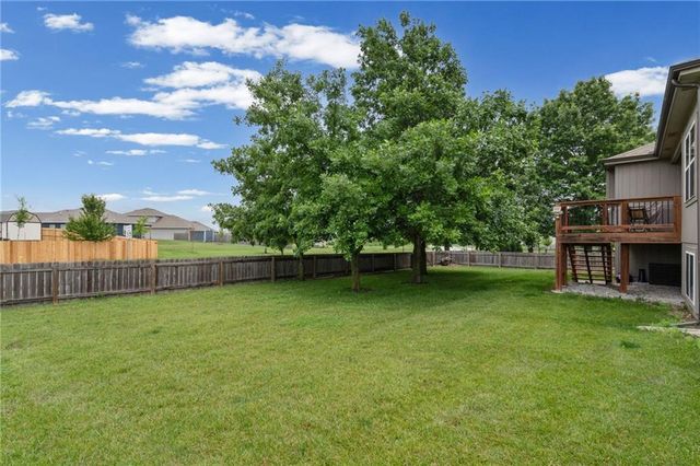 605 SE Colonial Drive, Blue Springs, MO 64014