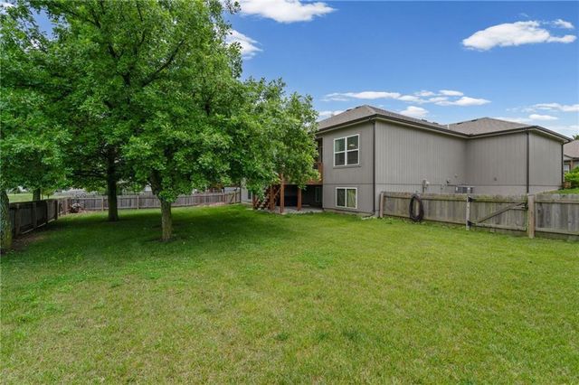 605 SE Colonial Drive, Blue Springs, MO 64014
