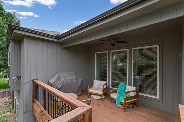 605 SE Colonial Drive, Blue Springs, MO 64014
