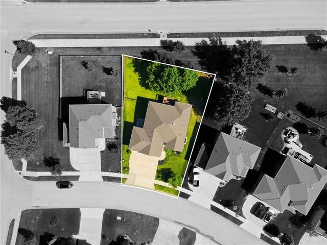 605 SE Colonial Drive, Blue Springs, MO 64014