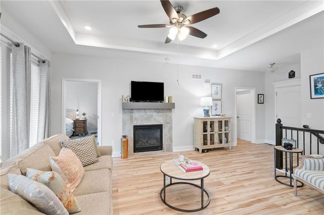 605 SE Colonial Drive, Blue Springs, MO 64014