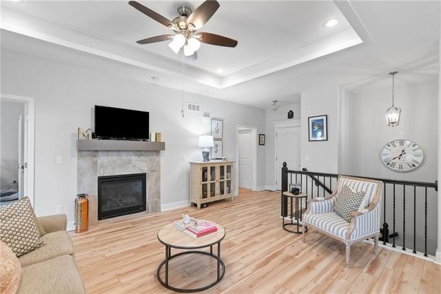 605 SE Colonial Drive, Blue Springs, MO 64014