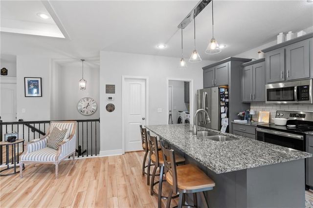 605 SE Colonial Drive, Blue Springs, MO 64014