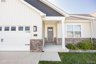 806 Applewood Creek Drive, Fairview Heights, IL 62208