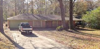 865 Fairfax Circle, Jackson, MS 39211