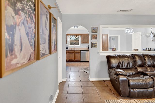 1501 Longhorn, Floresville, TX 78114