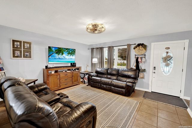 1501 Longhorn, Floresville, TX 78114