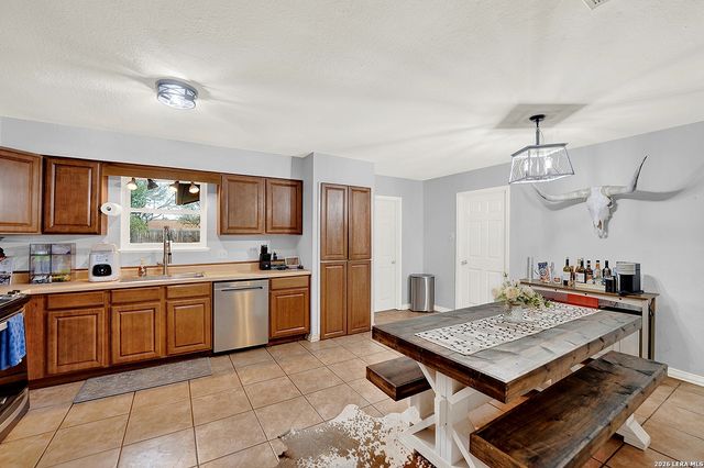 1501 Longhorn, Floresville, TX 78114