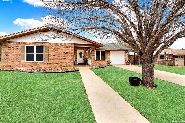 1501 Longhorn, Floresville, TX 78114