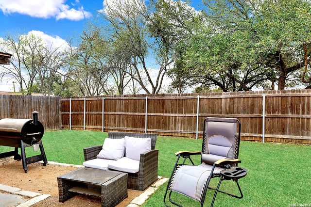 1501 Longhorn, Floresville, TX 78114