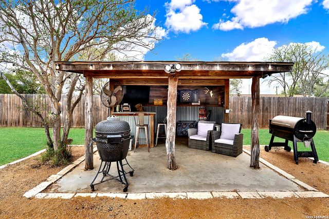 1501 Longhorn, Floresville, TX 78114