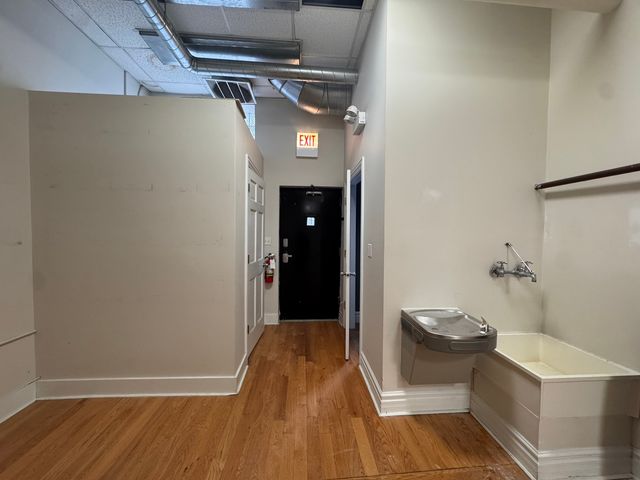 7005 N Glenwood Avenue, Chicago, IL 60626