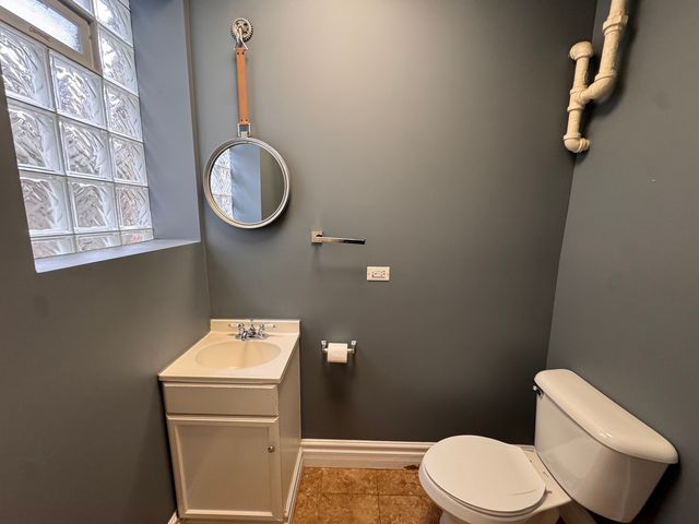 7005 N Glenwood Avenue, Chicago, IL 60626