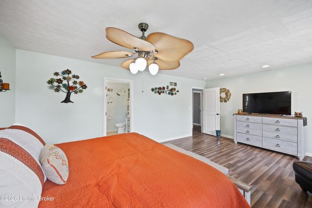 350 Pin Oak Dr, Taylorsville, KY 40071