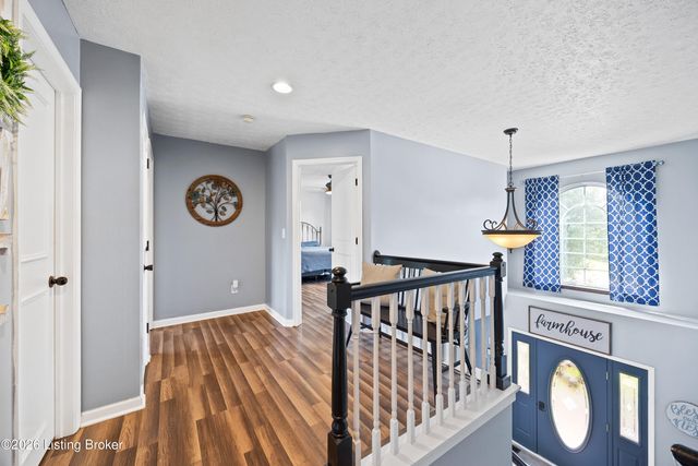 350 Pin Oak Dr, Taylorsville, KY 40071