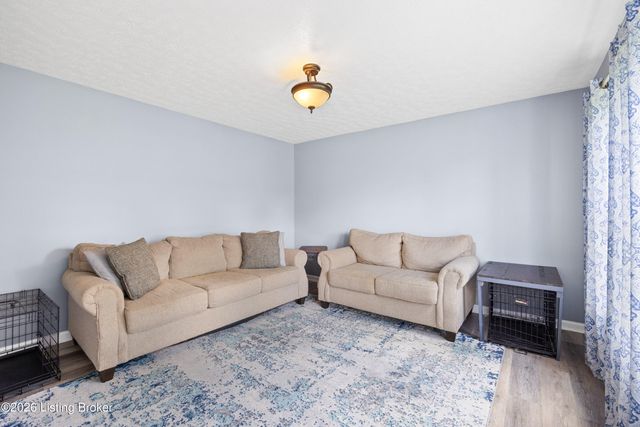 350 Pin Oak Dr, Taylorsville, KY 40071