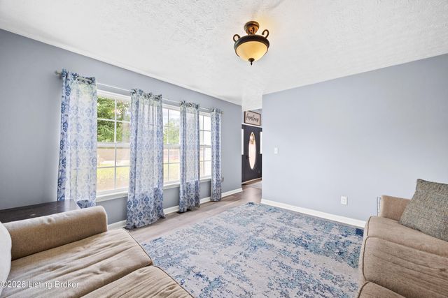 350 Pin Oak Dr, Taylorsville, KY 40071