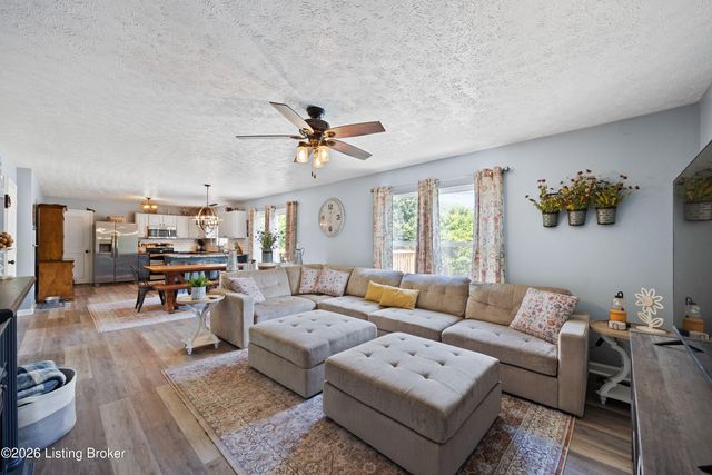 350 Pin Oak Dr, Taylorsville, KY 40071