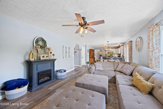 350 Pin Oak Dr, Taylorsville, KY 40071