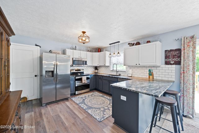 350 Pin Oak Dr, Taylorsville, KY 40071
