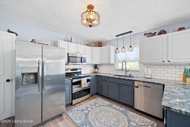350 Pin Oak Dr, Taylorsville, KY 40071