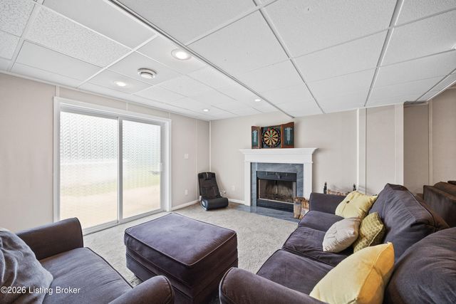 350 Pin Oak Dr, Taylorsville, KY 40071