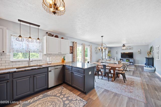 350 Pin Oak Dr, Taylorsville, KY 40071