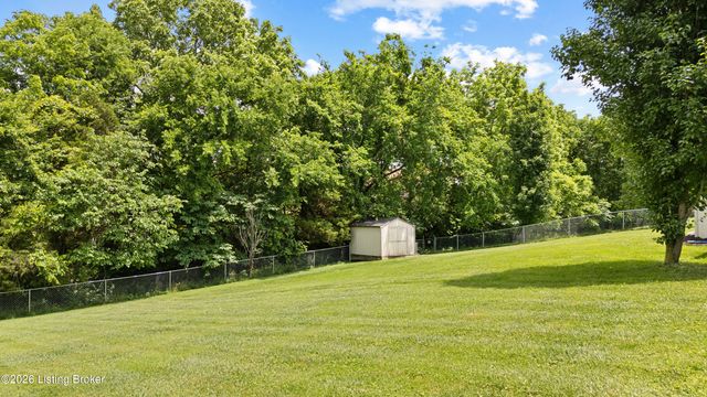 350 Pin Oak Dr, Taylorsville, KY 40071