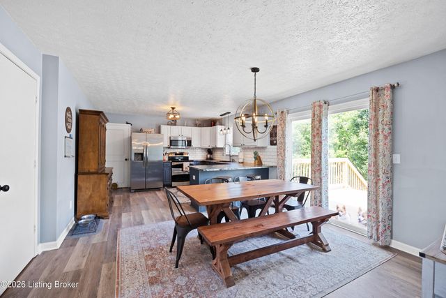 350 Pin Oak Dr, Taylorsville, KY 40071