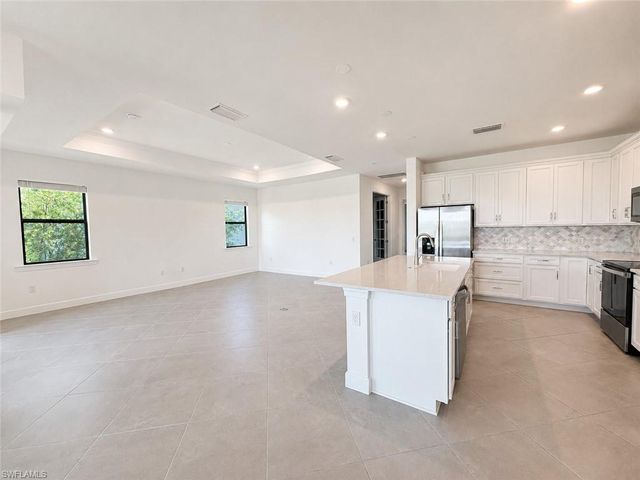 3929 Hampton CIR, Alva, FL 33920