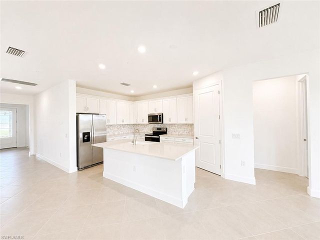 3929 Hampton CIR, Alva, FL 33920