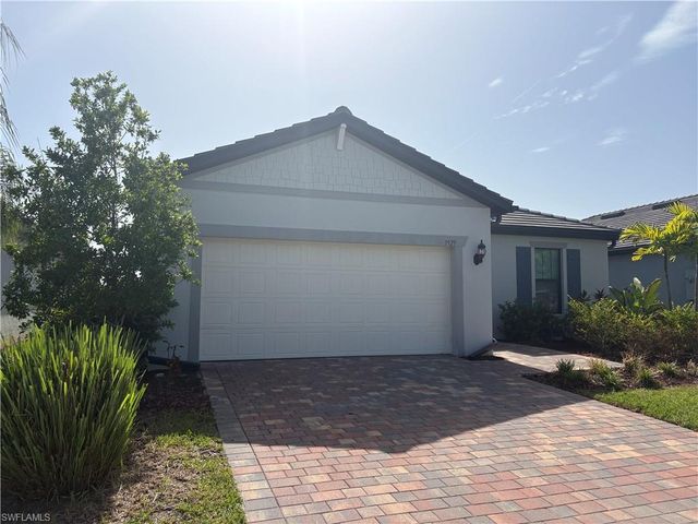3929 Hampton CIR, Alva, FL 33920