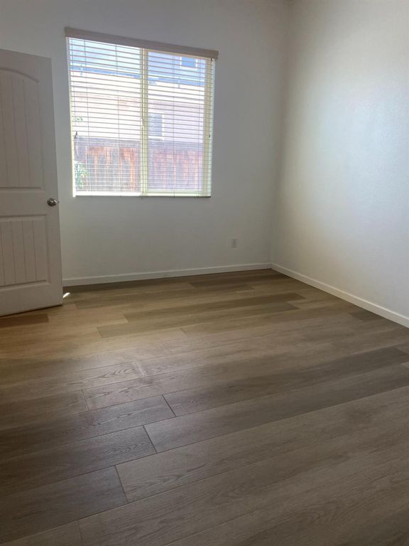 Image 12 of property listing at 3765 N Pearwood Avenue, Fresno, CA 93727