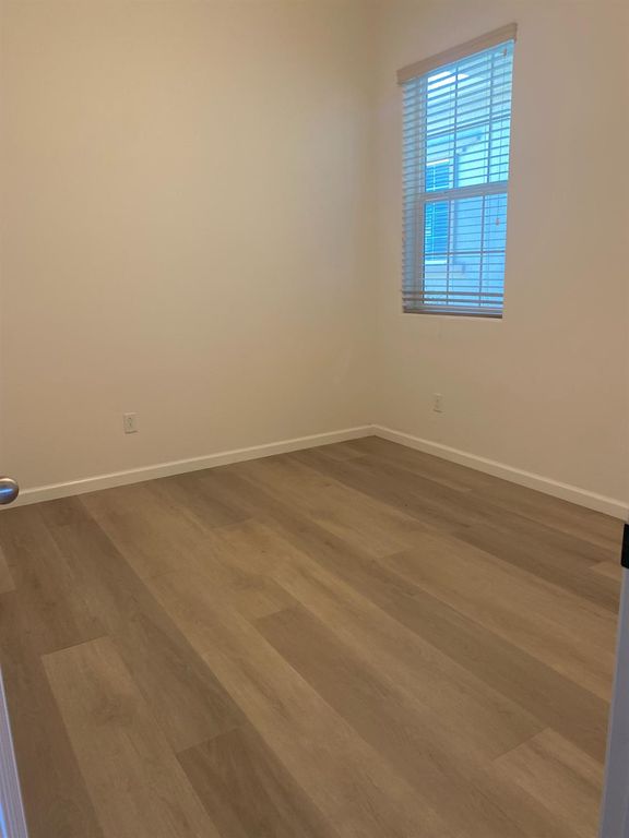 Image 13 of property listing at 3765 N Pearwood Avenue, Fresno, CA 93727