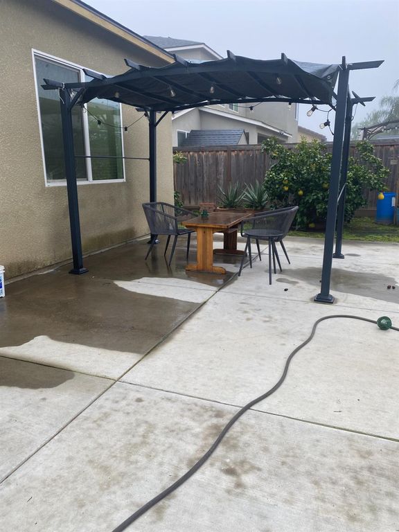Image 15 of property listing at 3765 N Pearwood Avenue, Fresno, CA 93727