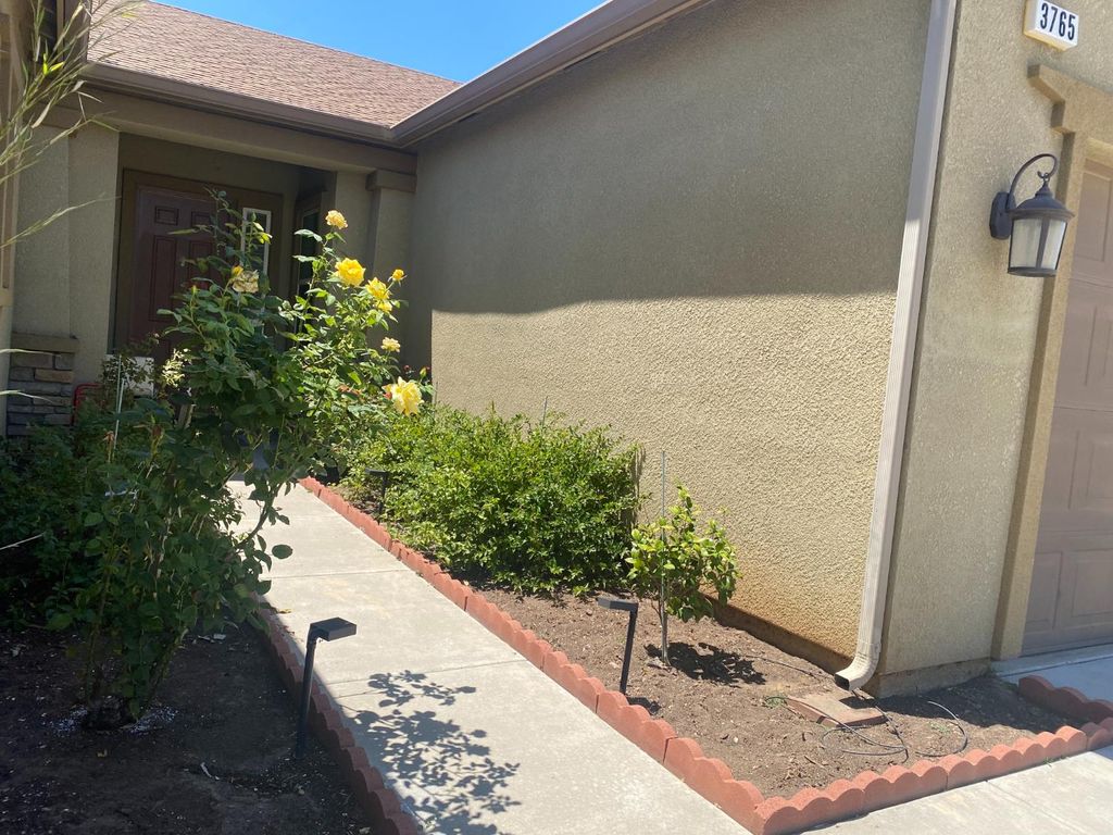 Image 2 of property listing at 3765 N Pearwood Avenue, Fresno, CA 93727