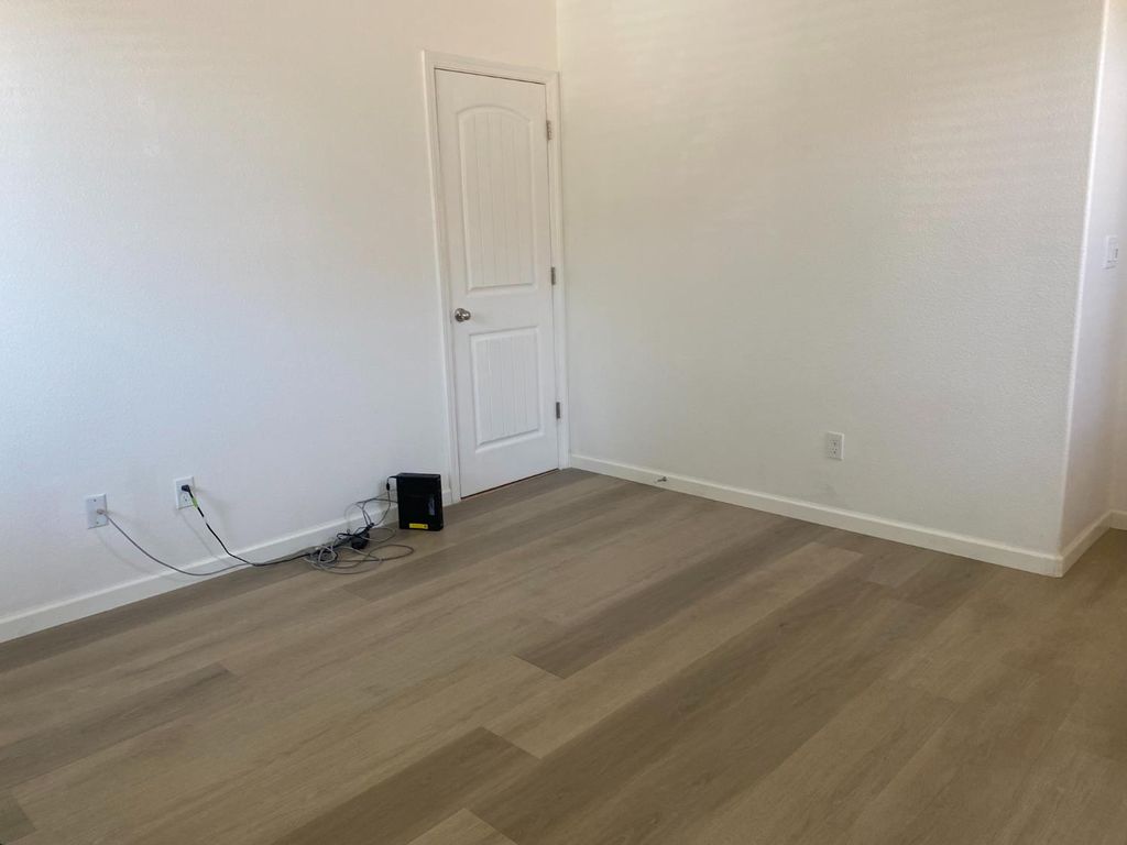 Image 7 of property listing at 3765 N Pearwood Avenue, Fresno, CA 93727
