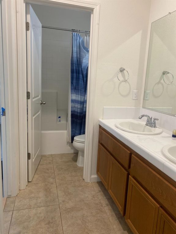 Image 8 of property listing at 3765 N Pearwood Avenue, Fresno, CA 93727